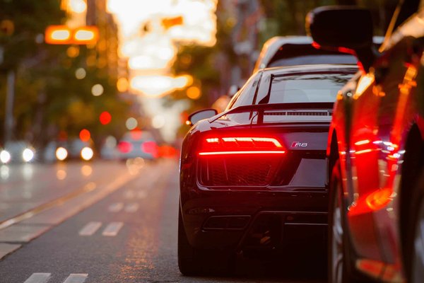 Combien une personne moyenne paie-t-elle pour une voiture ?