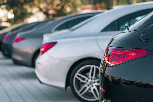 Location Mercedes à Paris et en Ile de France : roulez dans une voiture de luxe confortable
